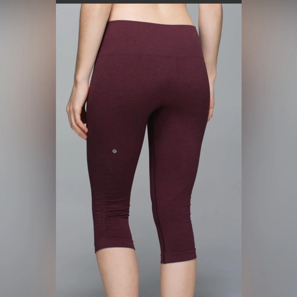 Lululemon In The Flow Capri II leggings in purple. Size 8